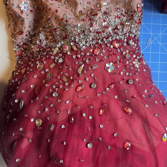 Red mermaid/drop waist style prom dress - Picture 6 of 6